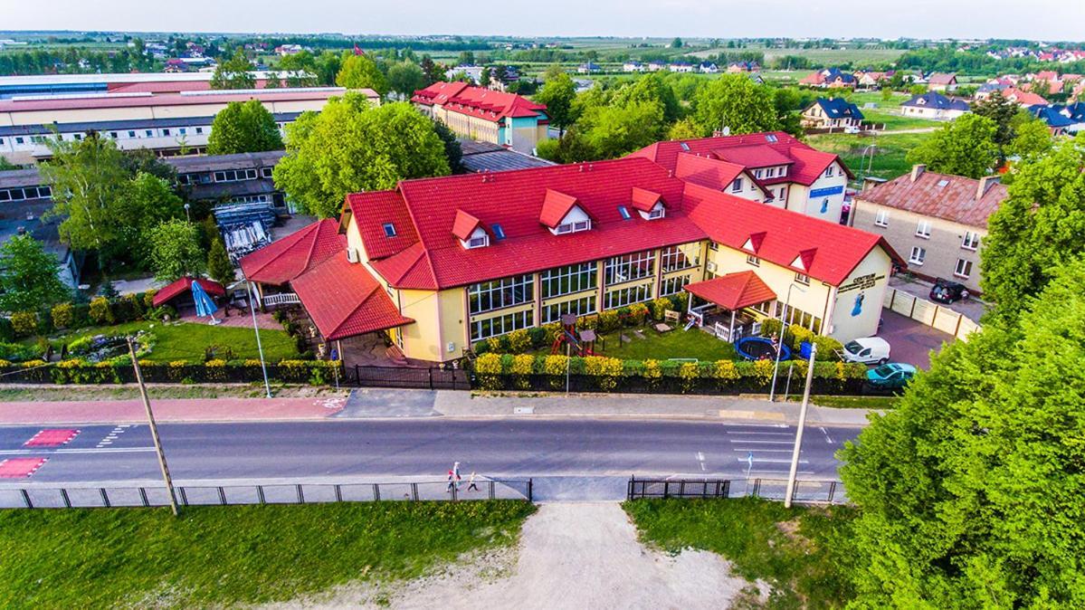 Hotel Warka Bagian luar foto